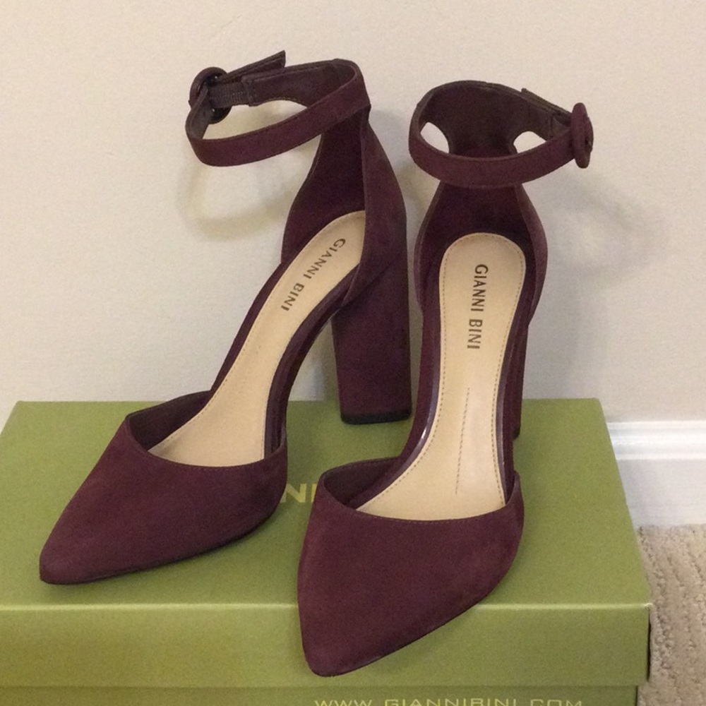 Berry Suede Gianni Bini ankle strap Heels Sz 6.5